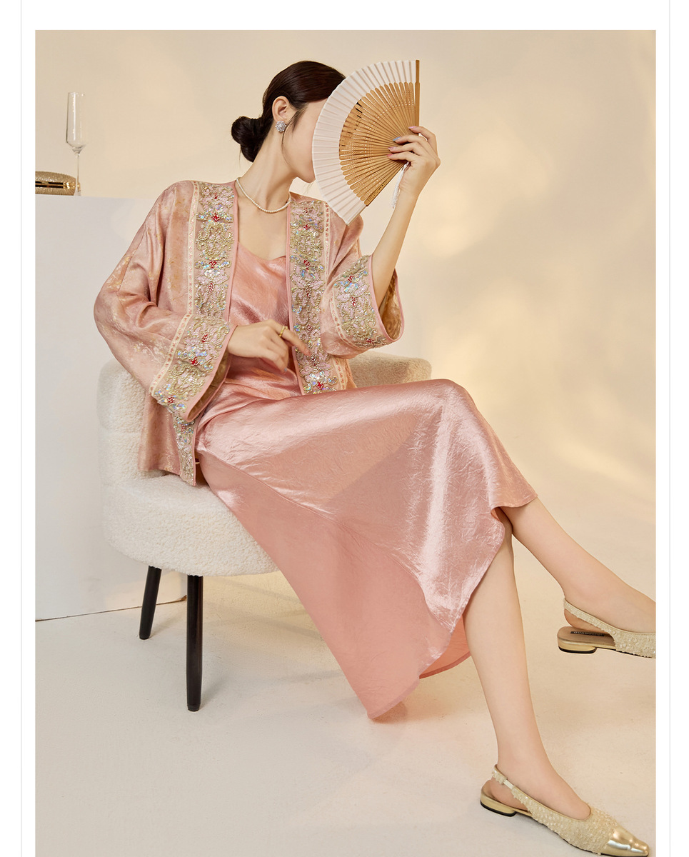 Áo khoác cardigan nữ thêu nổi cầu kỳ cổ chữ V dáng suông — Phấn phủ Peach Mist (giao hàng trong 7 ngày)