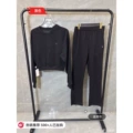 Black round neck + straight cut