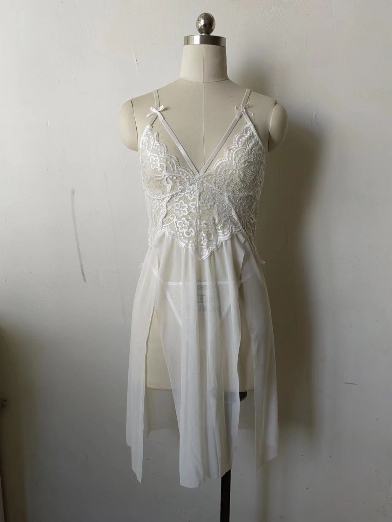 欧美情趣内衣批发女士性感蕾丝网纱拼接吊带开叉露乳长裙睡裙