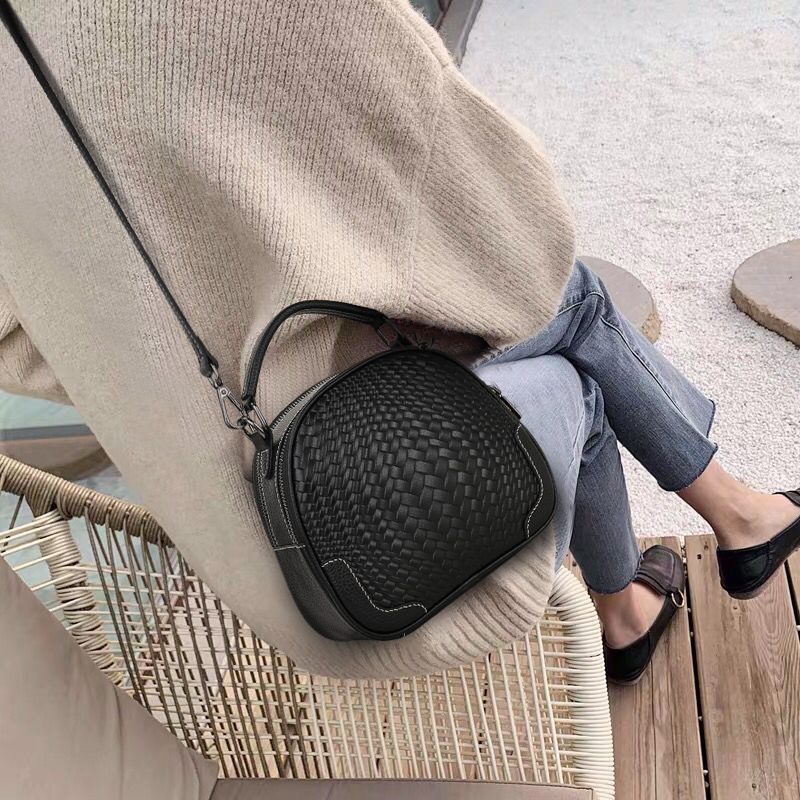 (Mới) Mã A2488 Giá 1190K: Túi Đeo Vai Nữ Gutdsh Túi Ví Nữ Chất Liệu Da Bò G04 Sản Phẩm Mới, (Miễn Phí Vận Chuyển Toàn Quốc).