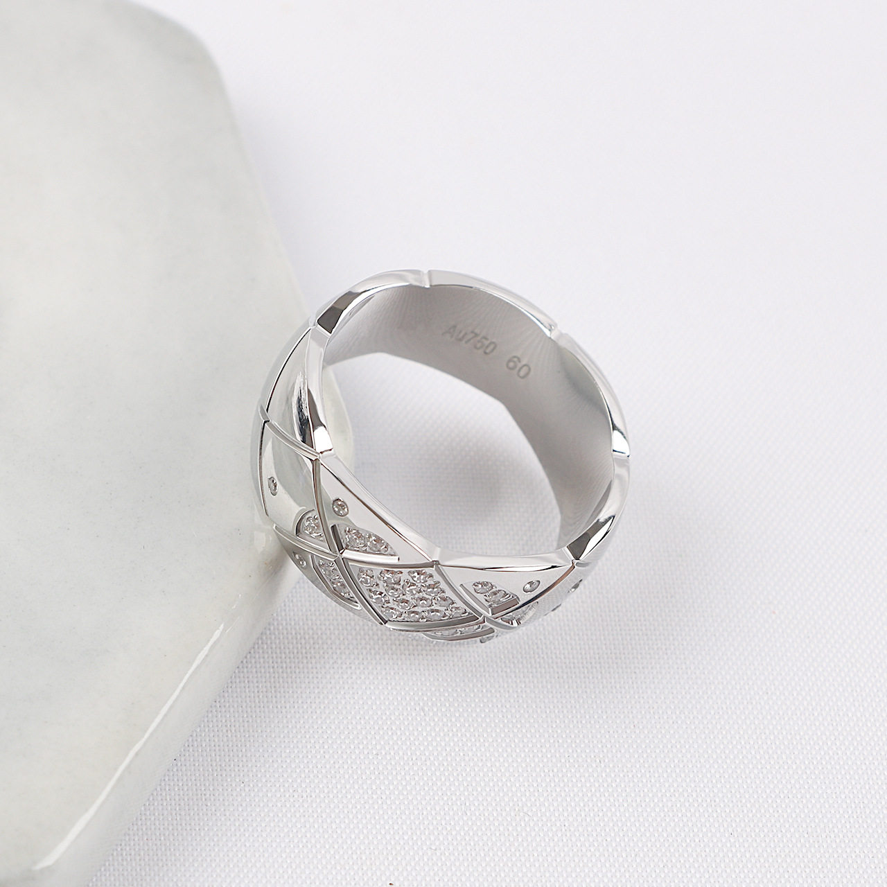 小香风菱格纹戒指镶钻18K金钛钢对戒跨境电商一手货源工厂直发