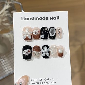 A Gu [Chestnut Qiaoqiao] Retro Baroque Style Hand-Painted Stereo Pearlescent White Carved Design Wearable Nail