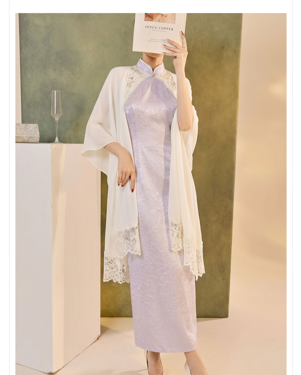 Đầm dài cách tân cổ đứng không tay phối vải satin họa tiết hoa, xẻ tà, dáng ôm — Tím khoai môn
