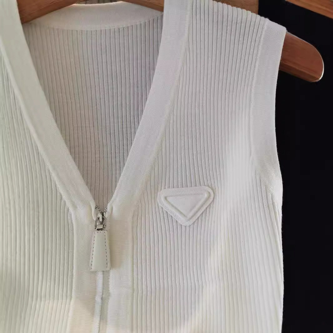 港米服饰/三角标美丽诺羊毛V领无袖拉链针织衫背心女