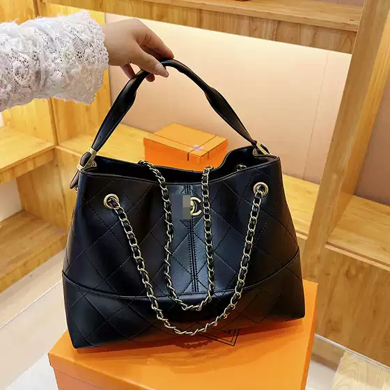 New Stylish Minimalist Design Premium Textured Crossbody Bag Quilted Chain Shoulder Bag Commuter Women's Handbag Casual Tote