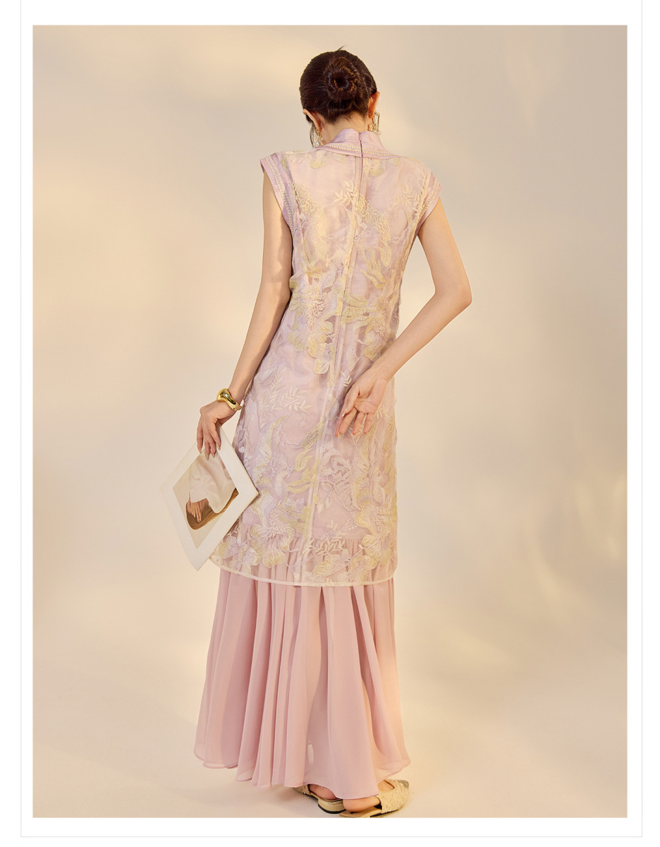 Đầm liền cổ đứng không tay thêu đính cườm họa tiết hoa — Tím Đinh Hương (giao hàng trong 7 ngày), Tím đinh hương (giao hàng trong ngày), Vàng cát chảy (giao hàng trong 7 ngày), Vàng cát chảy (giao hàng trong ngày)