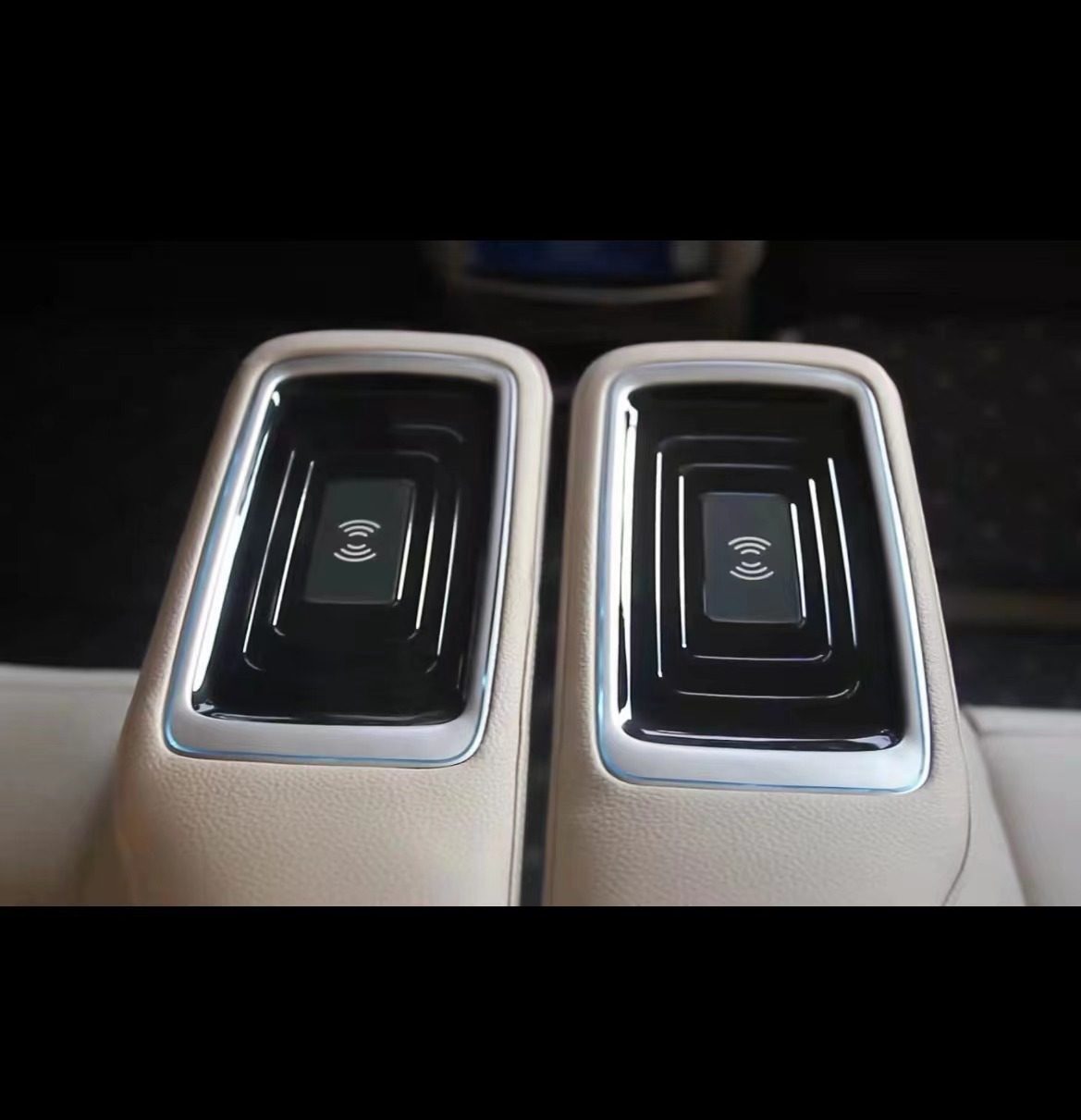 Suitable for Mercedes-Benz V260 high-end seat car wireless mobile phone charger 15V fast charging mobile phone holder charging board