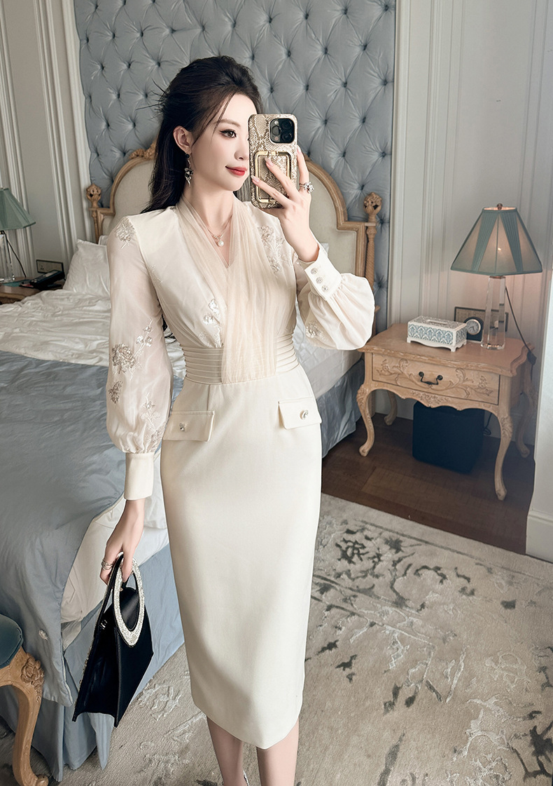 Đầm nữ cổ chữ V tay phồng ôm body dáng qua gối phong cách Pháp — Màu ngà ngọc trai