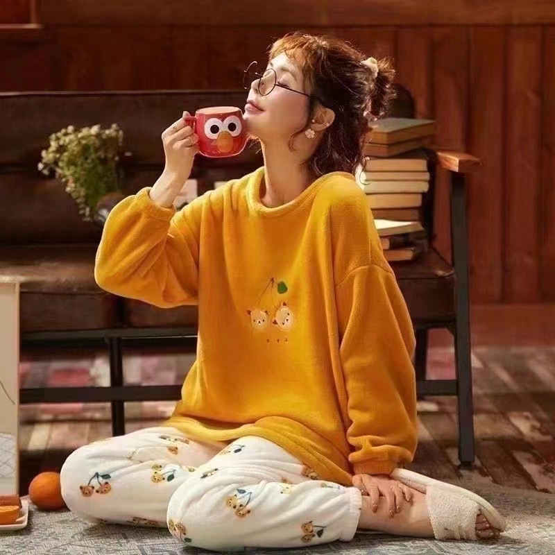 卡通甜美歪头熊同款睡衣女秋冬季珊瑚绒加厚宽松大码外贸跨境套装