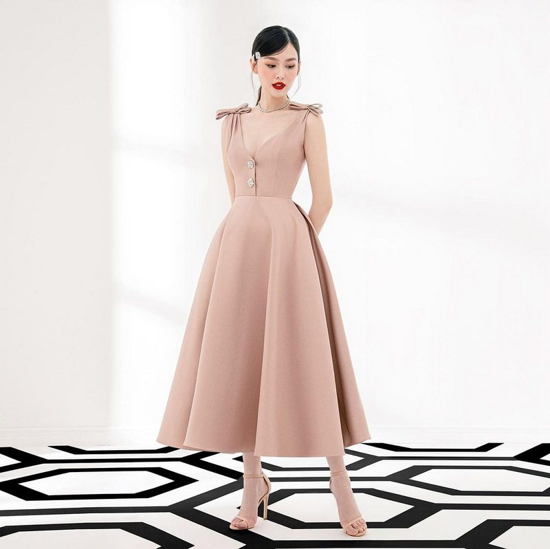 Đầm maxi nữ thắt eo cổ chữ V tay ngắn họa tiết satin — Satin (màu họa tiết)