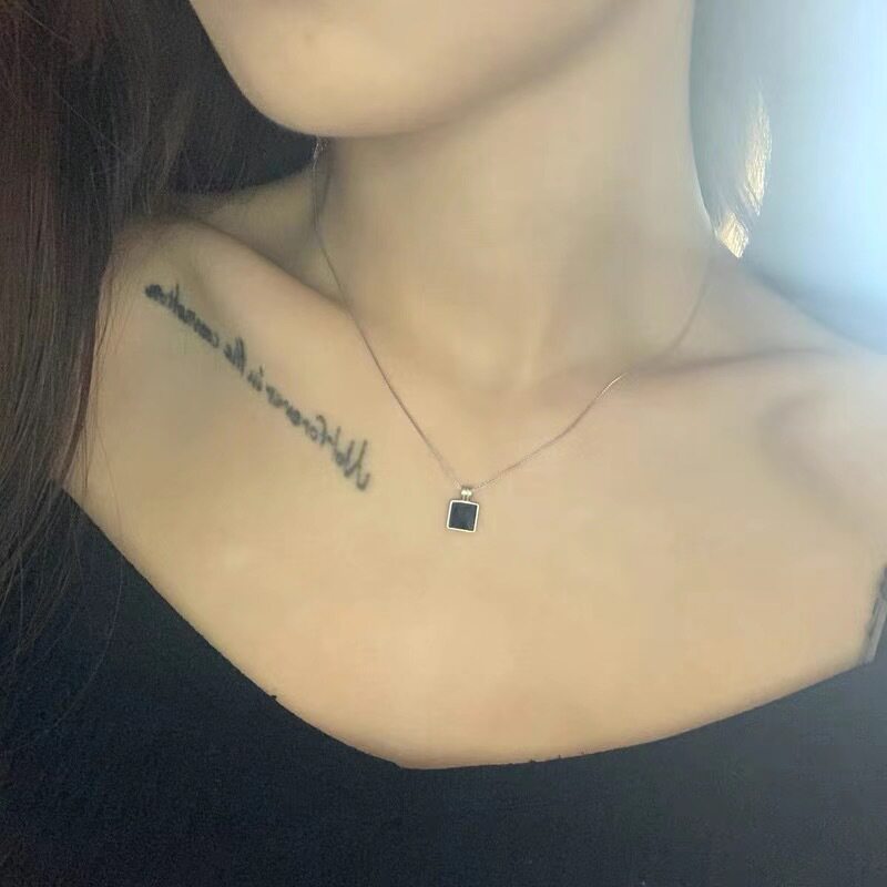 Black Square necklace for women 2023 Summer new retro light luxury geometric clavicle chain ins style wholesale