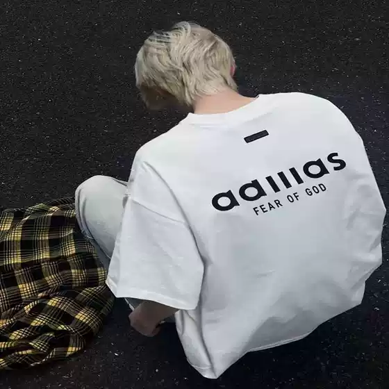 2025 New Jerry Same Kanye Three-bar Glue Letter American High Street FG Short-sleeved T-shirt for Men and Women Summer Tide