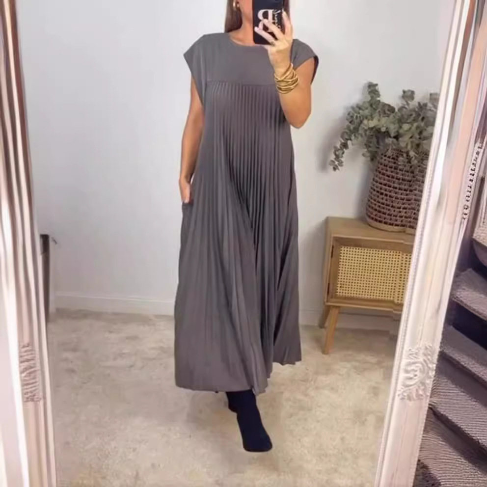 Sleeveless Pleated Dress Round Neck Fashionable Autumn Winter Style Perfect for Casual or Formal Occasions