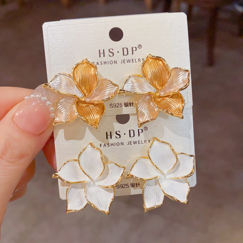 personality fashion exaggerated thin coating contrasting color petal earrings temperament sweet and versatile design earrings for women