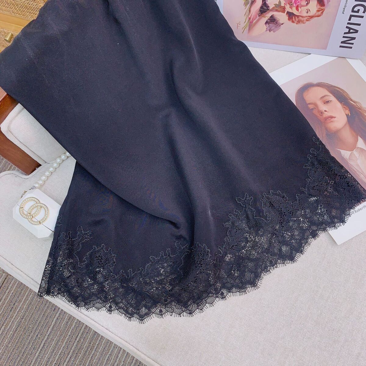Chân váy midi lụa tơ tằm phối ren thêu nổi dáng chữ A — Đen cao cấp, chất lượng cao, Gạo ngọc trai