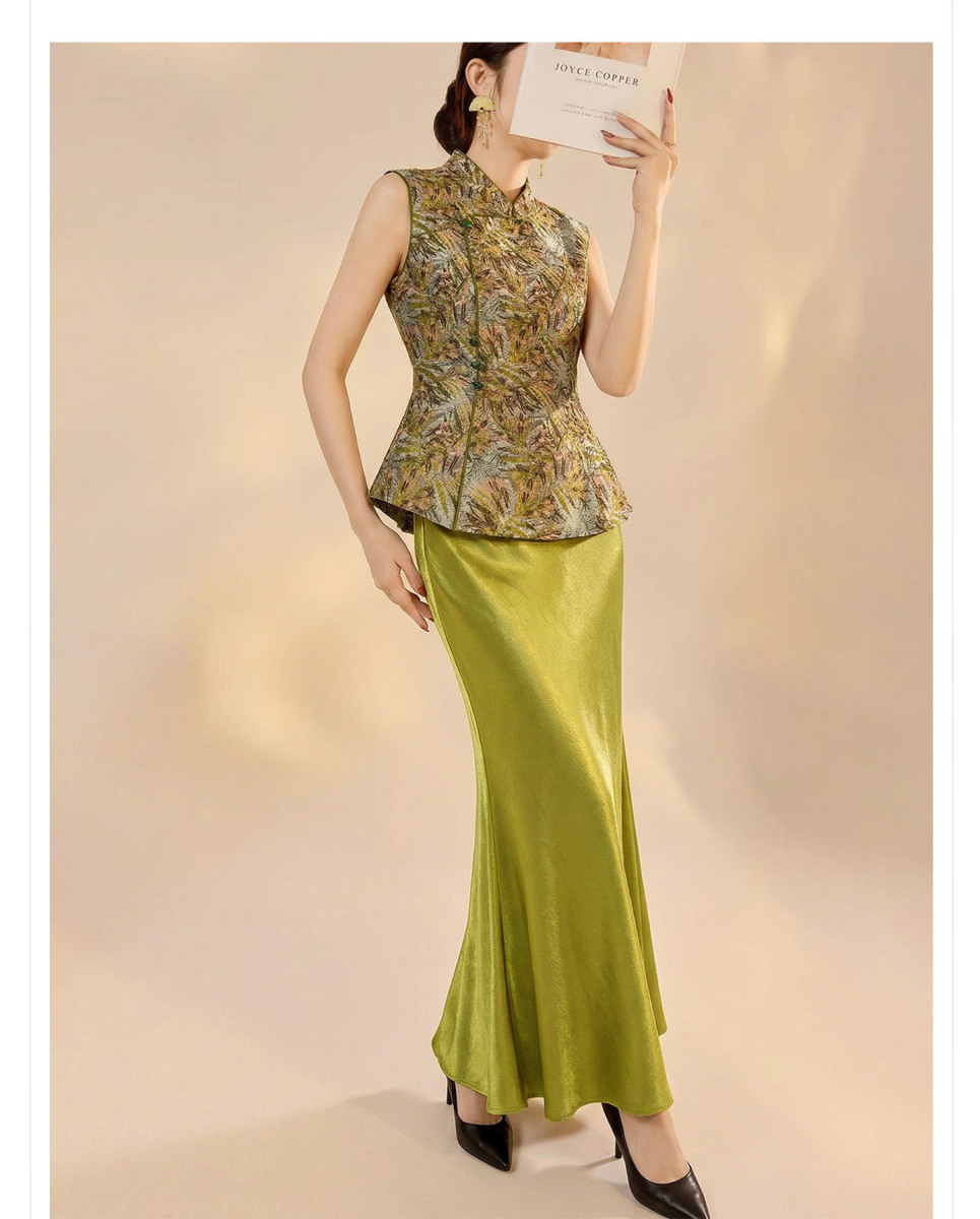 Bộ áo gile dệt jacquard cổ cao không tay kèm chân váy dài chữ A họa tiết hoa — Chân váy vàng hổ phách (giao hàng trong 7 ngày), Chân váy xanh lá trúc (giao hàng trong 7 ngày), Áo gile dệt jacquard (giao hàng trong 7 ngày), Áo gile dệt jacquard (giao hàng trong ngày)