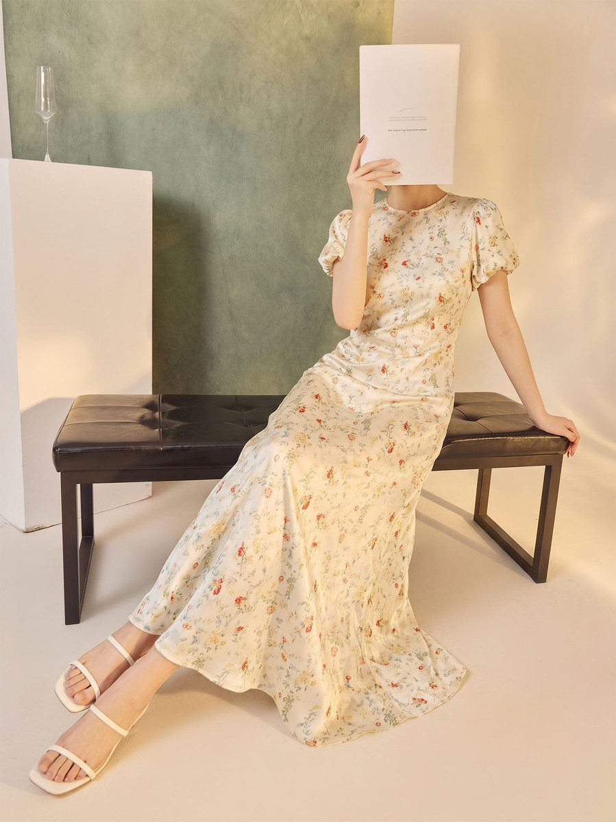 Đầm maxi nữ họa tiết hoa nhí cổ tròn tay phồng dáng chữ A thắt eo — Hoa nhí vàng