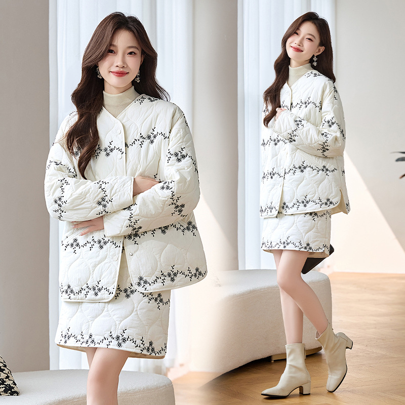 (Mới) Mã B8901 Giá 1830K: Đồ Bộ Nữ Hatdng Cả Bộ 2 Món Hàng Mùa Xuân Thu Đông Phong Cách Hàn Quốc Họa Tiết Hoa Dày Ấm Thời Trang Nữ Chất Liệu Vải Bông G05 Sản Phẩm Mới, (Miễn Phí Vận Chuyển Toàn Quốc).