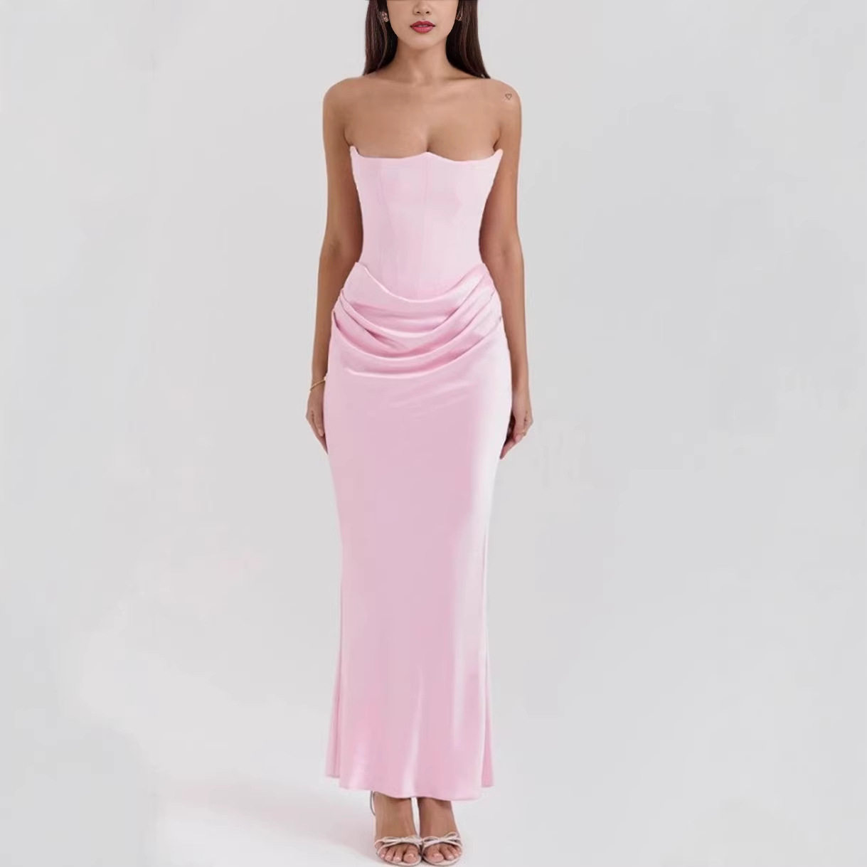 Elegant Strapless Evening Dress Slim Fit Backless Fashionable Design Perfect for Parties and Special Occasions