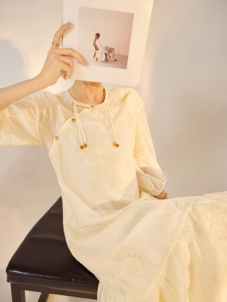 Đầm suông nữ dài tay cổ tròn họa tiết hoa vải Tencel