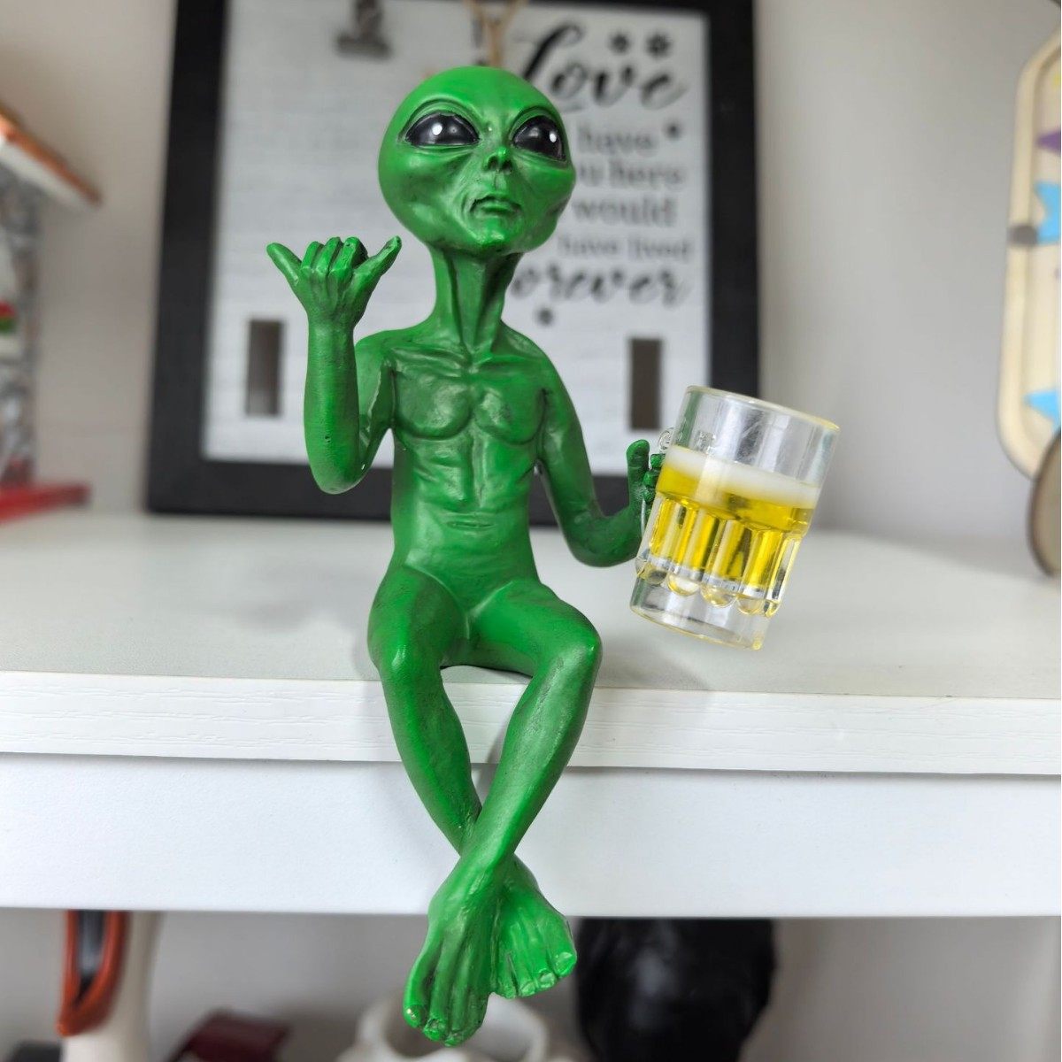 Cross-border hot selling alien resin ornament UFO indoor outdoor garden decoration figurine home decoration