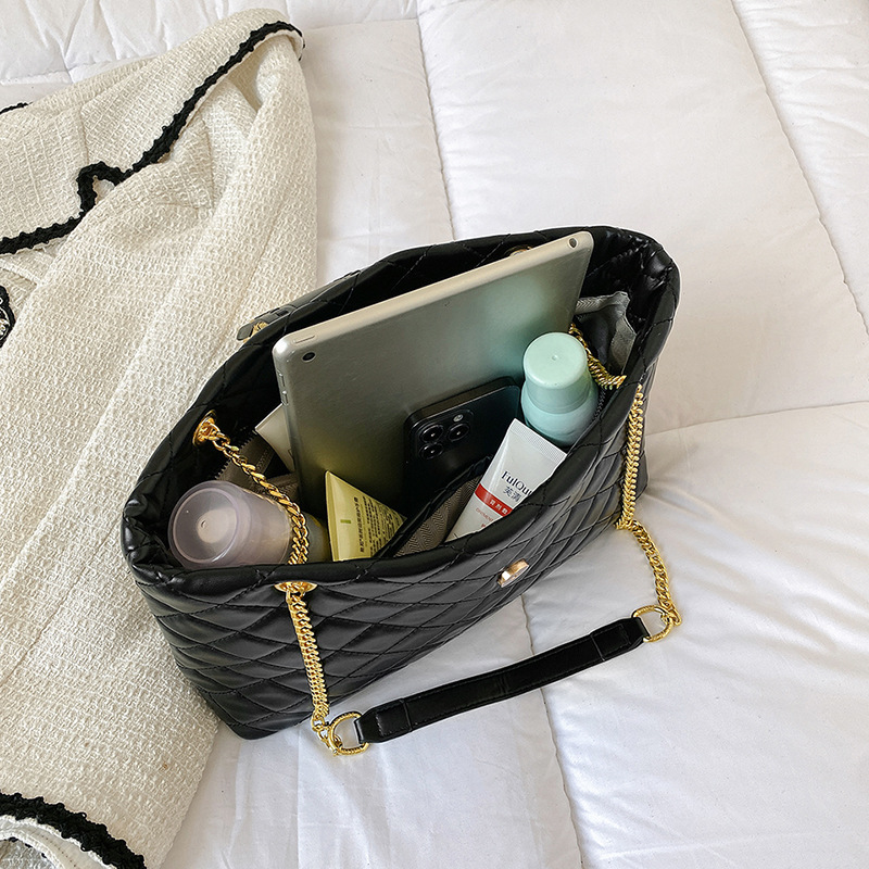 New Summer Live Broadcast Popular One-Shoulder Quilted Chain Large Capacity Simple Fashion Women's Bag 22 O1CN01doIQJt1Lhe5008KX9 !!2214150501331 0 cib