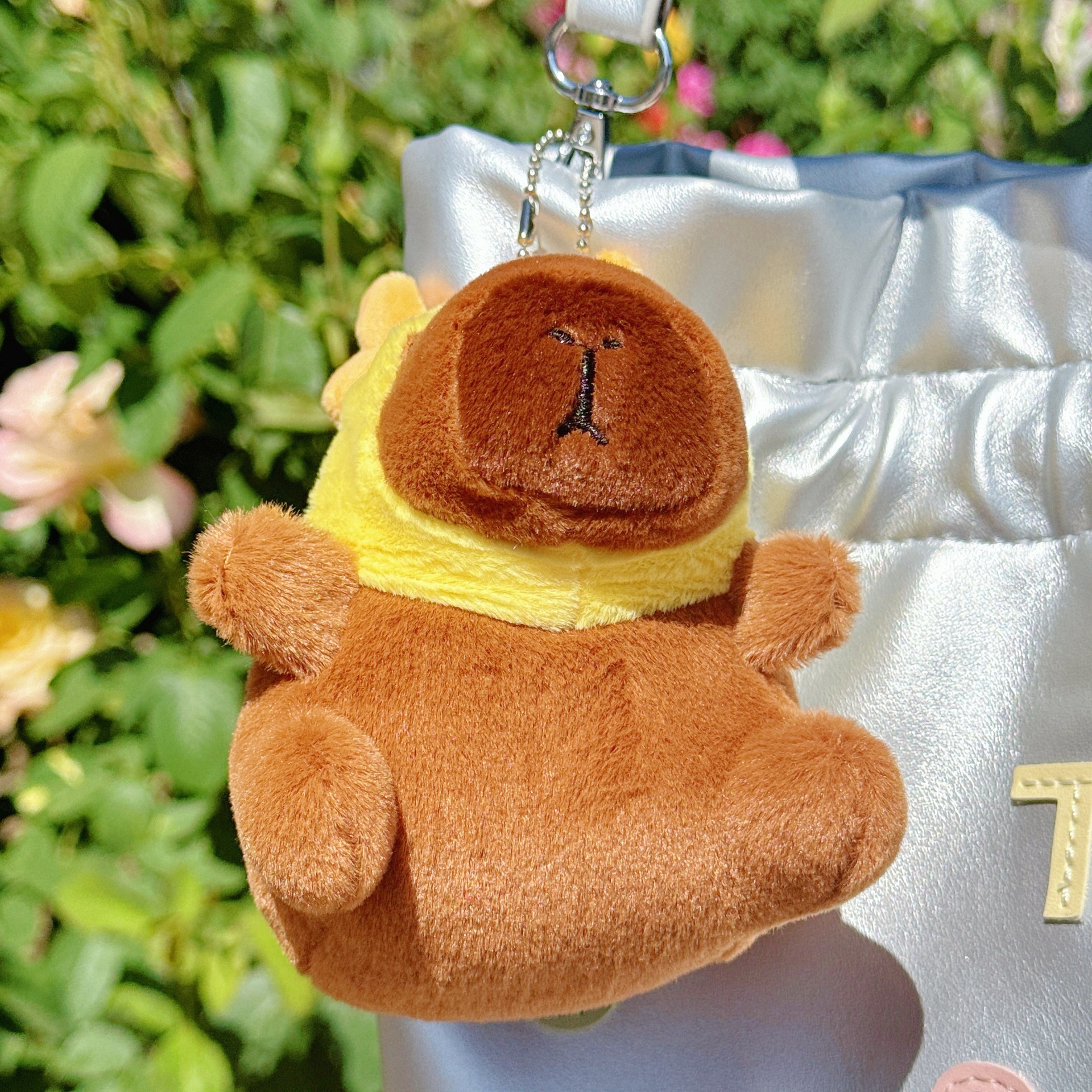 可爱卡皮巴拉公仔水豚鼠毛绒玩具玩偶钥匙扣书包挂件抓机娃娃批发