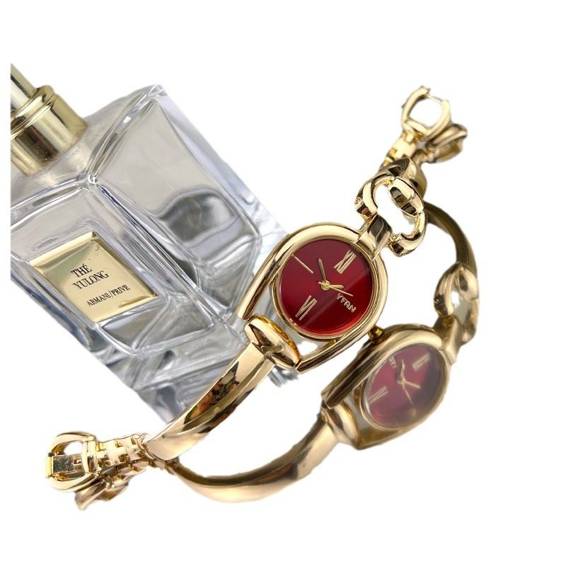 Retro button bracelet watch fashion small high sense new cross-border Women's bracelet watch casual fashion quartz watch