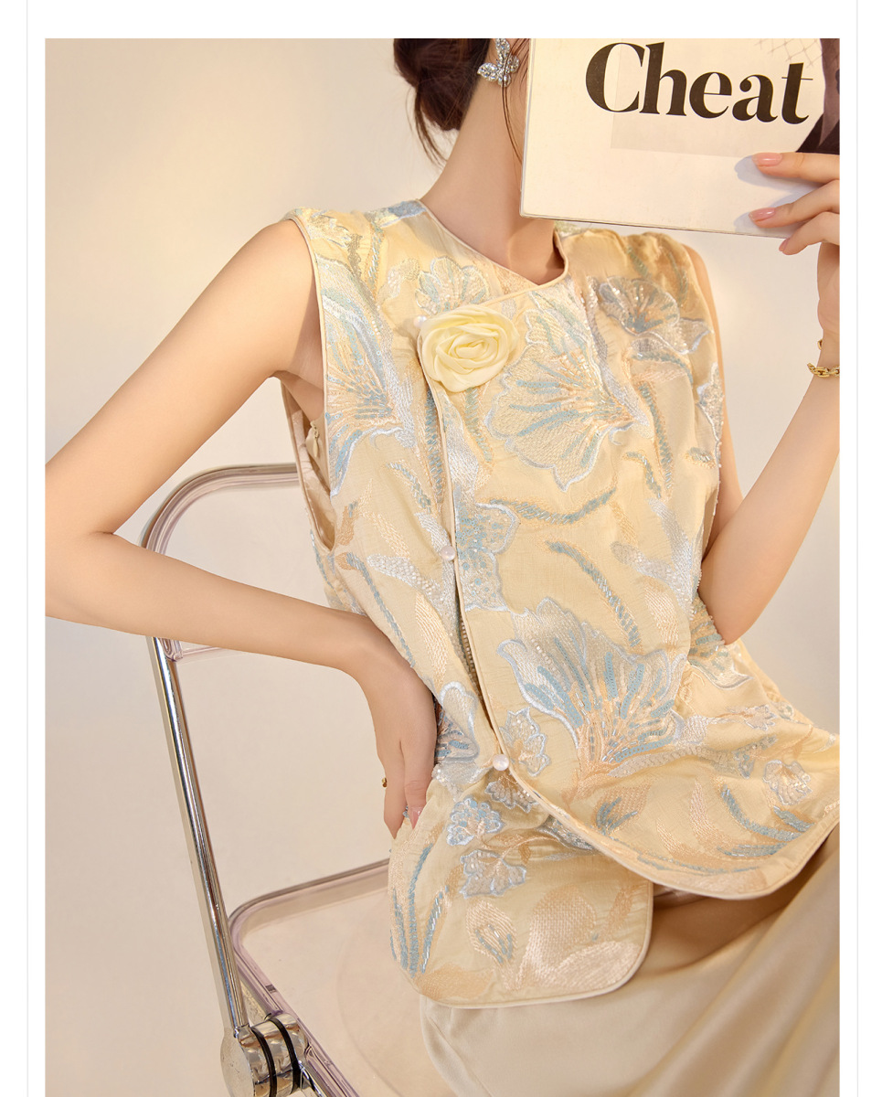 Áo vest nữ không tay thêu hoa nổi chất liệu satin phối họa tiết cành hoa — Hồng xanh (phát hành cùng ngày), Màu xanh hồng (giao hàng trong 7 ngày), Màu xanh mơ (giao hàng trong 7 ngày), Màu xanh mơ (phát hành cùng ngày)