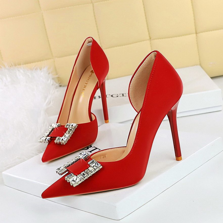 Giày Cao Gót Nữ Hở Bên Hông Gót Nhọn Đính Đá Chiều Cao Đế Khoảng 8cm Chất Liệu Lụa Satin Màu Đỏ, Đen, Xanh Dương, Kem...