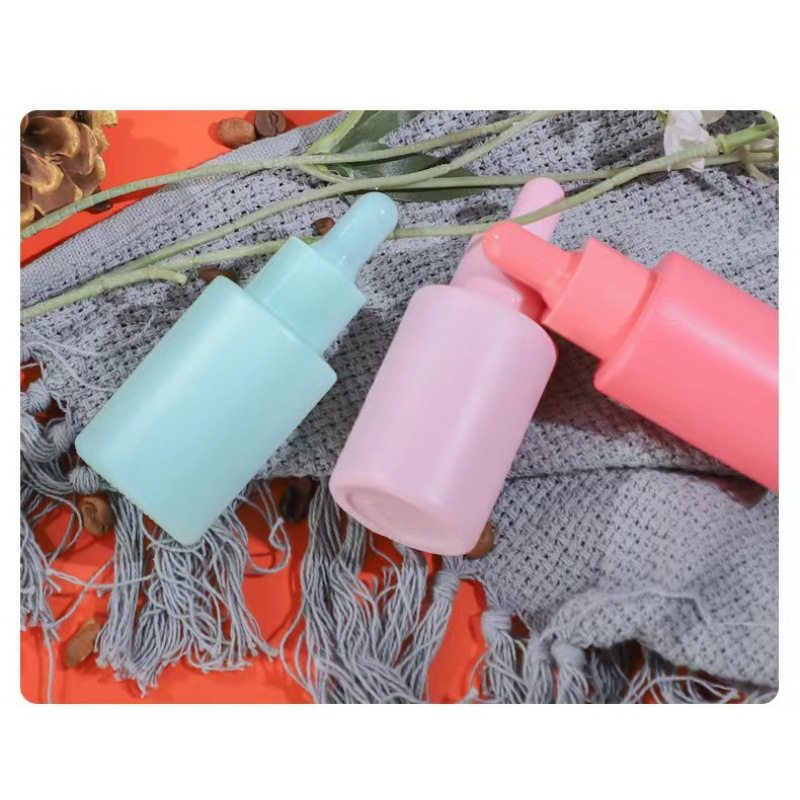 In stock macaron essential oil bottle 30ml color flat shoulder essence bottle cosmetics sub-packaging small sample bottle dropper small bottle