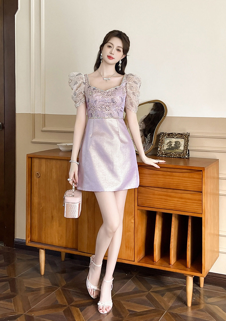 Đầm ren tím hoa nhí cổ vuông tay bồng dáng chữ A — [Tím nhạt] chi tiết 9