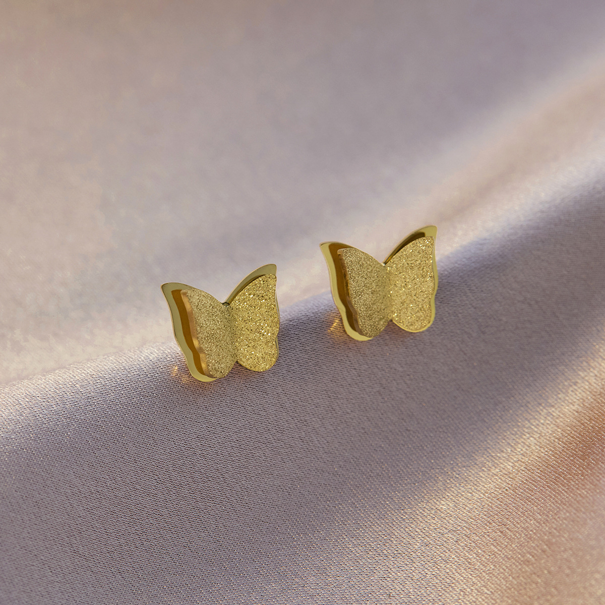 蝶のイヤリング