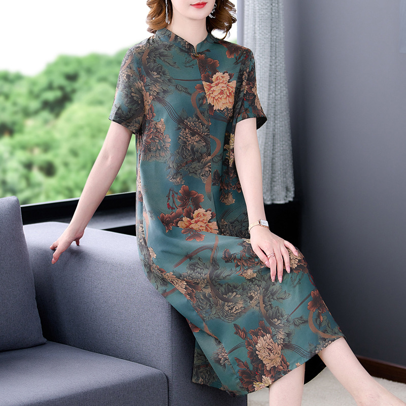 In Elderly Female Summer Noble Silk Dress 2022New Large Code Short sleeve Mom Dress Temperament Loose Skirt  中老年女夏装高贵仿真丝连衣裙2022新款大码短袖妈妈装气质宽松裙 In Elderly Female Summer Noble Silk Dress 2022New Large Code Short sleeve Mom Dress Temperament Loose Skirt 