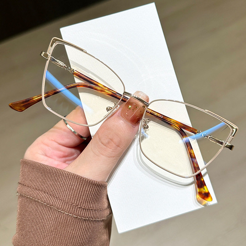 2025 New Men's and Women's Easiest for Match Glasses Metal Glasses Frame Internet Celebrity No-Makeup Face Shaping Decorative Flat Glasses Myopia Glasses