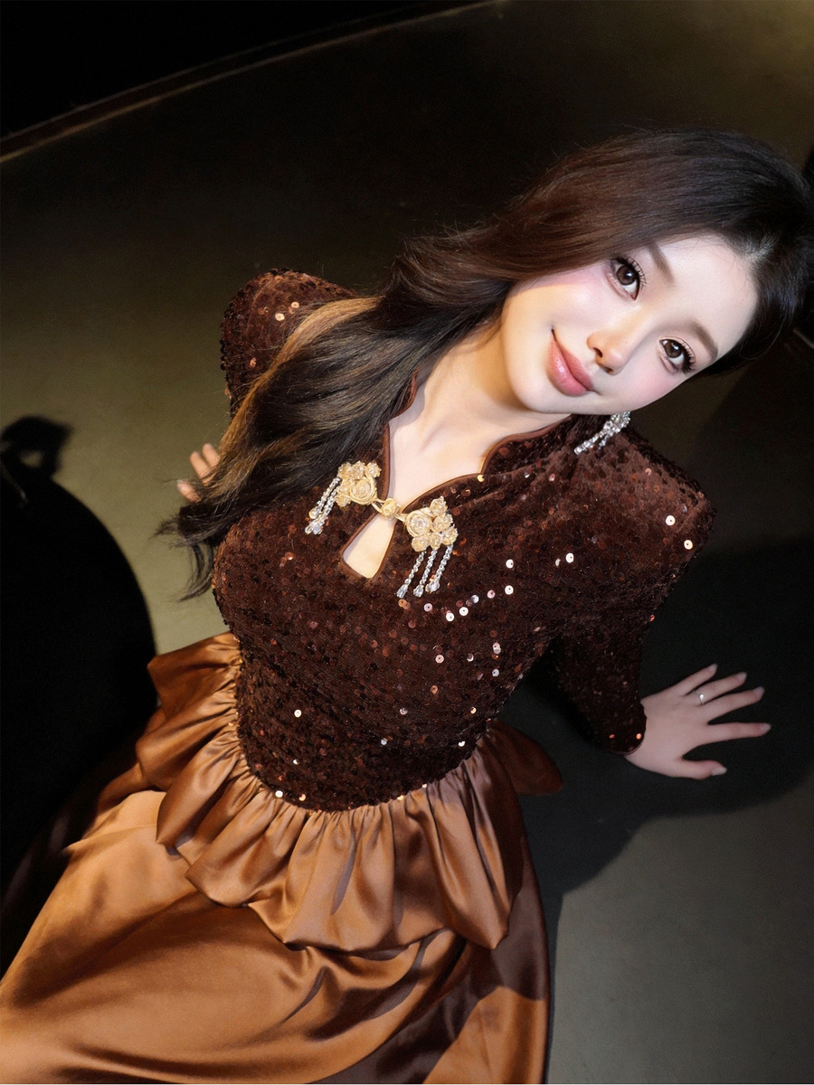 Đầm nữ dài tay dáng chữ A thắt eo phối sequin — Màu nâu cà phê