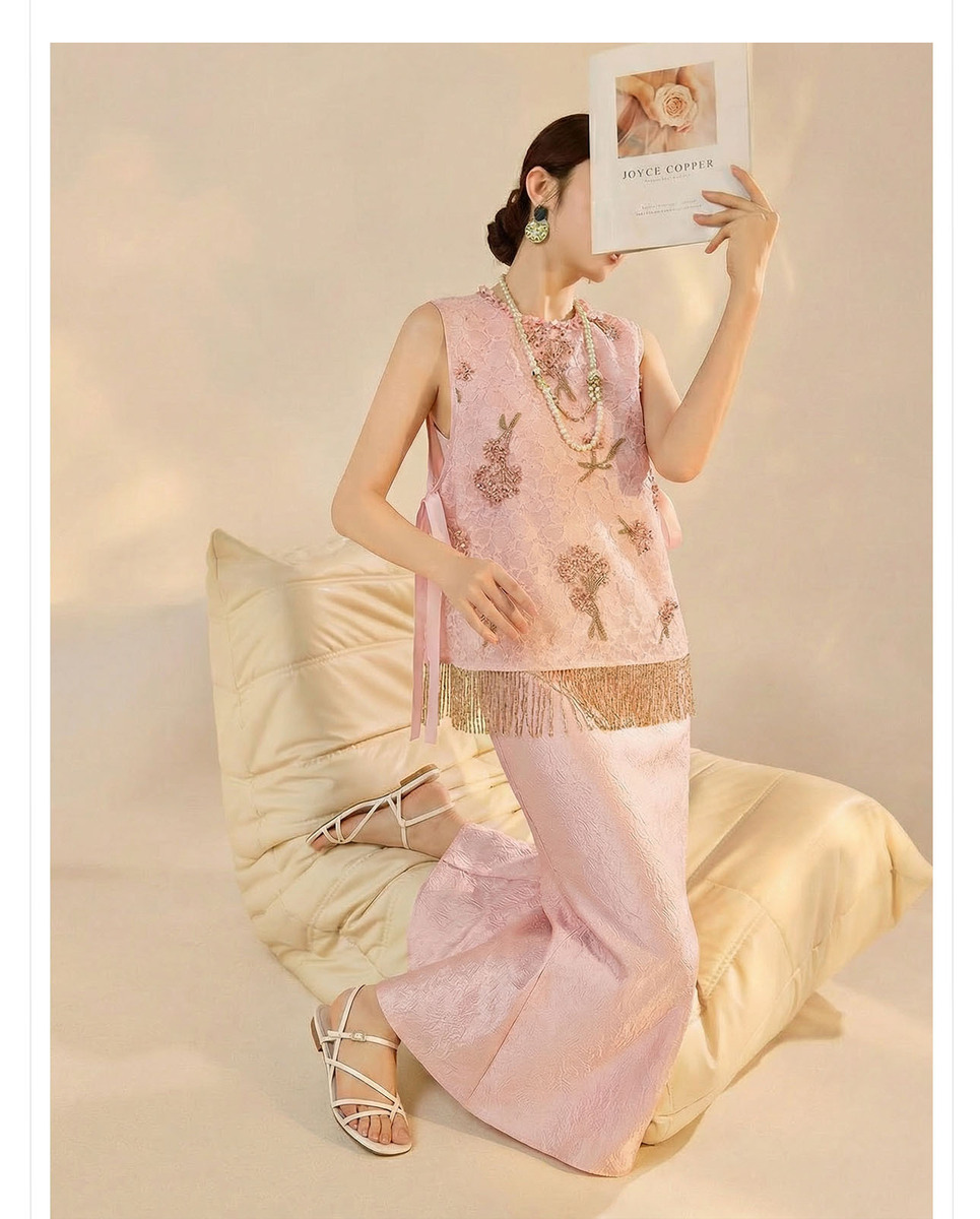Bộ áo gile thêu hoa cài dây kèm đầm hai dây dáng dài nữ — Váy hai dây màu hồng, Áo gile hồng
