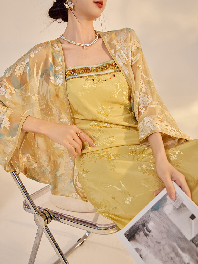 Bộ áo khoác cardigan thêu hoa dài tay kèm váy hai dây dài — Áo len Jacquard (Giao hàng trong 7 ngày), Váy yếm (giao hàng trong 7 ngày), Váy yếm (giao ngay trong ngày)