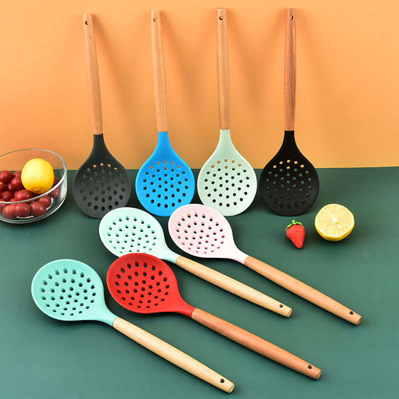 Household kitchen filter colander hot pot spoon lengthened wooden handle Silicone Strainer water filter spoon fried filter screen slag