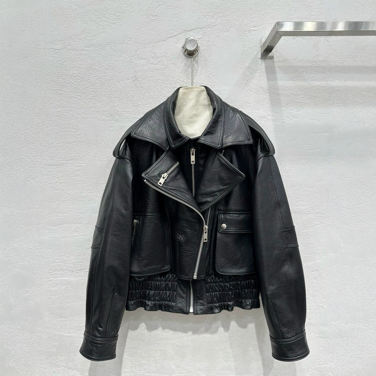 Áo khoác da nữ dáng biker phong cách đường phố — màu đen