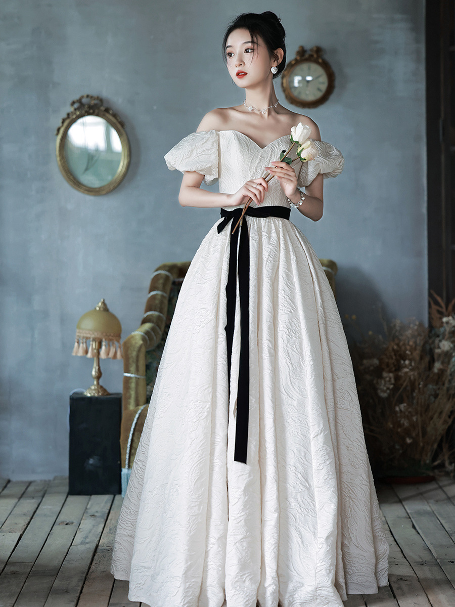 Light Wedding 2022New Bride French Wedding Princess Out Yarn Forest Department Brigade Beat Engagement Toast Clothes  轻婚纱2022新款新娘法式主婚纱在逃公主出门纱森系旅拍订婚敬酒服 Light Wedding 2022New Bride French Wedding Princess Out Yarn Forest Department Brigade Beat Engagement Toast Clothes 