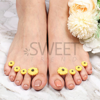 Nail nail splitter wholesale ins hot small flower small Daisy silicone toe splitter toenail tool set