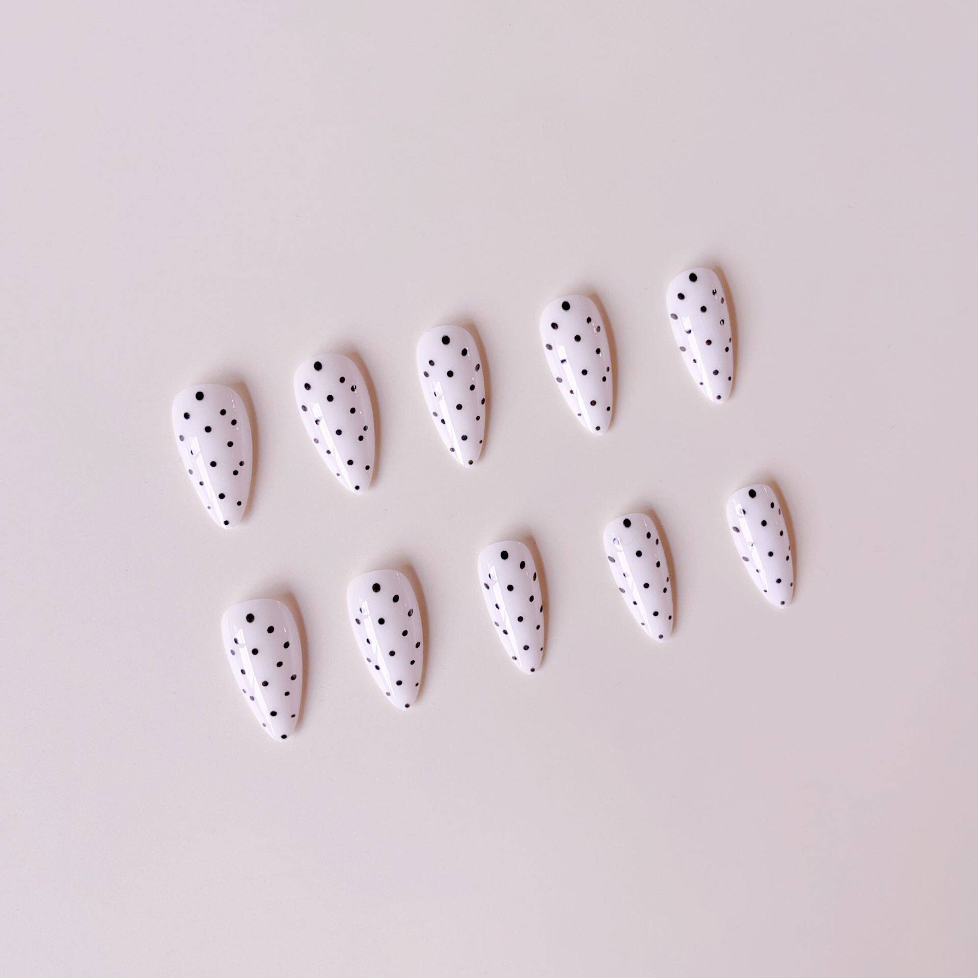 New White Background Black Polka Dot Manicure Black Long Almond Shaped Manicure Fake Nails Wholesale 24 Pieces in Box