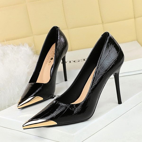 Giày Cao Gót Nữ Da Bóng Mũi Nhọn Gót Nhọn Trang Trí Kim Loại Chiều Cao Đế Khoảng 8cm Màu Đen, Đỏ Rượu Vang, Bạc, Kem...