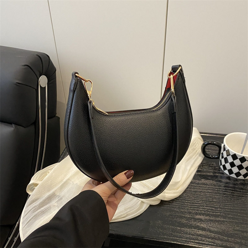 Bags French Style Underarm Distinctive Women's Bag 2025 Spring New Shoulder Bag Simple Crescent Bag Niche commuter bag