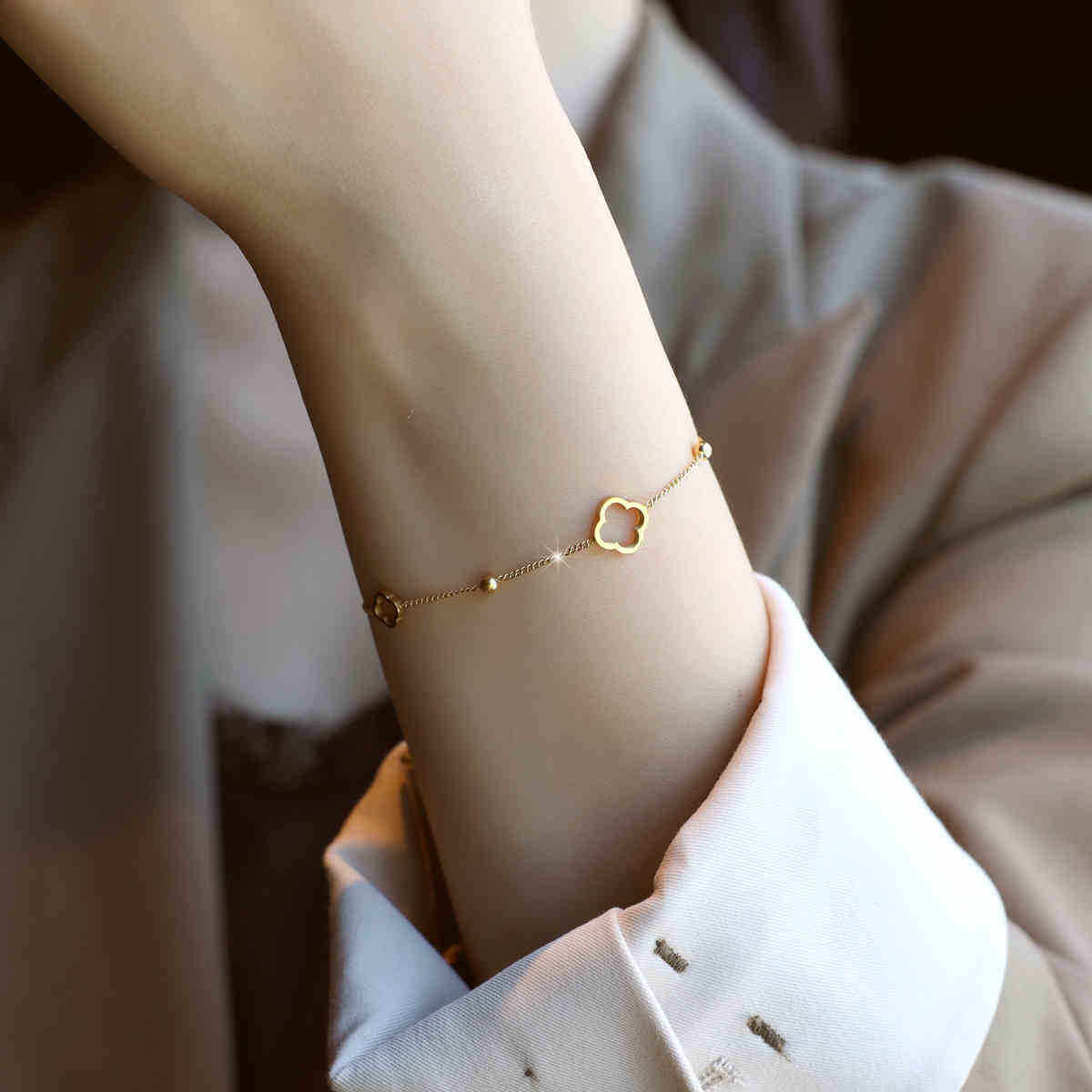 Light Luxury Simple Hollow Four-leaf Clover Titanium Steel Bracelet Girl Fashion Niche Design Exquisite New Arrival Bracelet Without Fading