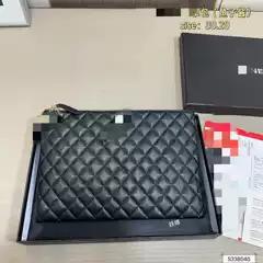 Classic Quilted Zipper Clutch Bag with Large Capacity for Storage, Luxury Fashion Elegant Women's Handbag
