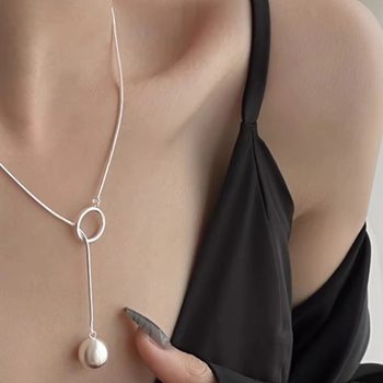 2024 New Round Ball Collar Brushed Long Necklace Women's Ins Style Fashionable High-end Style Light Luxury Woolen Chain
