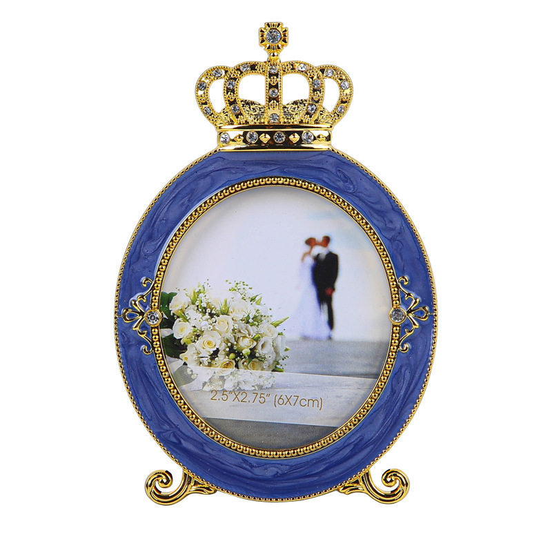 Nordic style golden crown table shooting props jewelry ornaments zinc alloy photo frame manufacturers wholesale