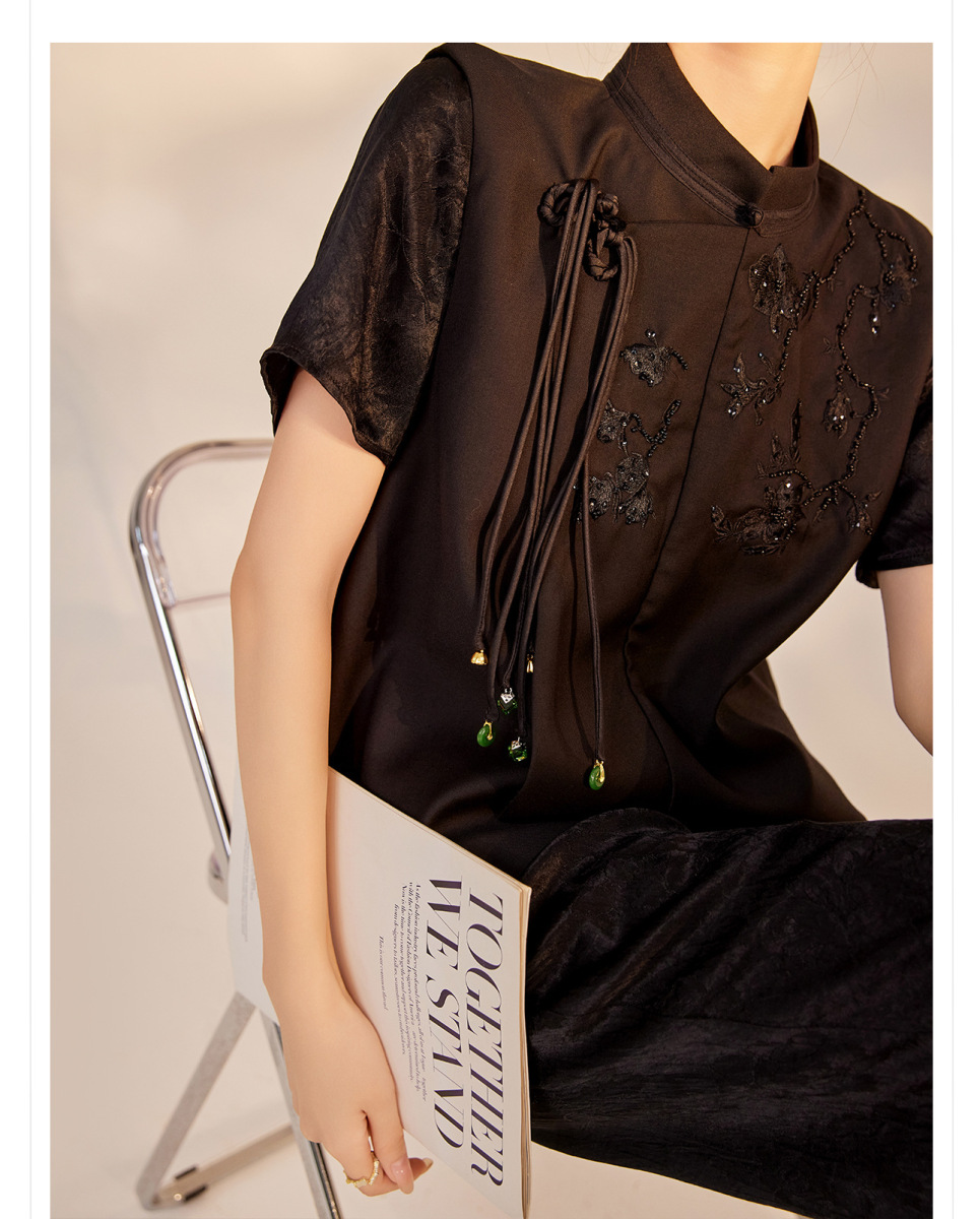 Áo vest nữ cổ đứng thêu nổi cài khuy phong cách thanh lịch — Ngọc Bích Đen (Giao Hàng Ngay), Trắng tuyết satin (tóc làm trong ngày)